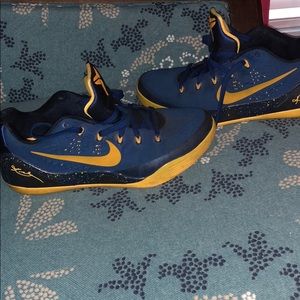 Kobe 9’s Nike. Size ten.